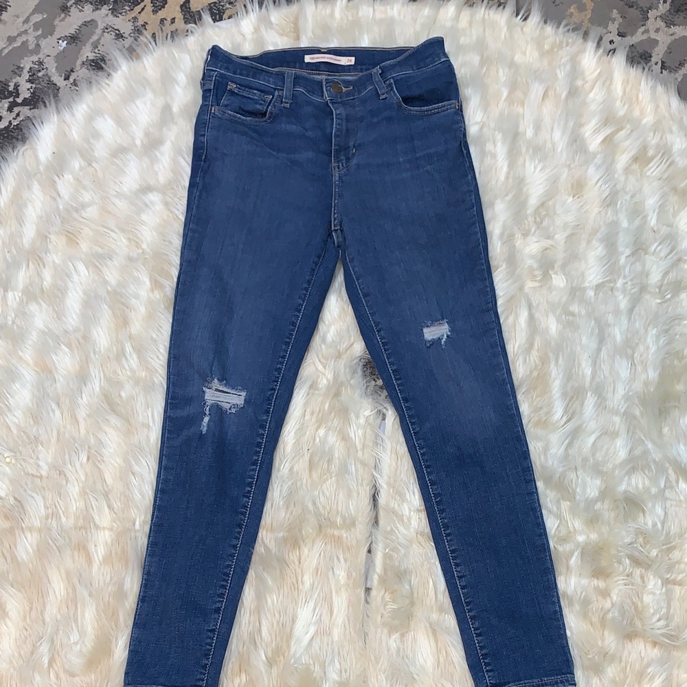 Levis Distressed Women’s Jeans
